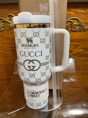 Stanley white Luxury Quencher H2.0 Tumbler